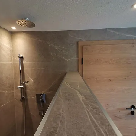 Haus Gruber شقة